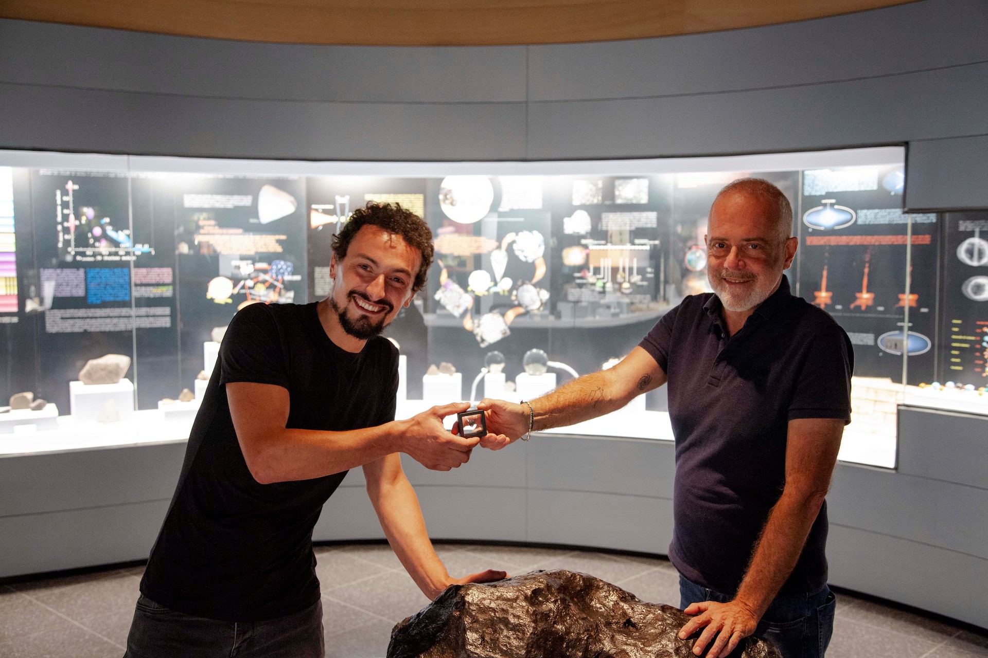 In dono al Museo un frammento della meteorite “Monte Costone” rinvenuta a Bergamo da un giovane cercatore